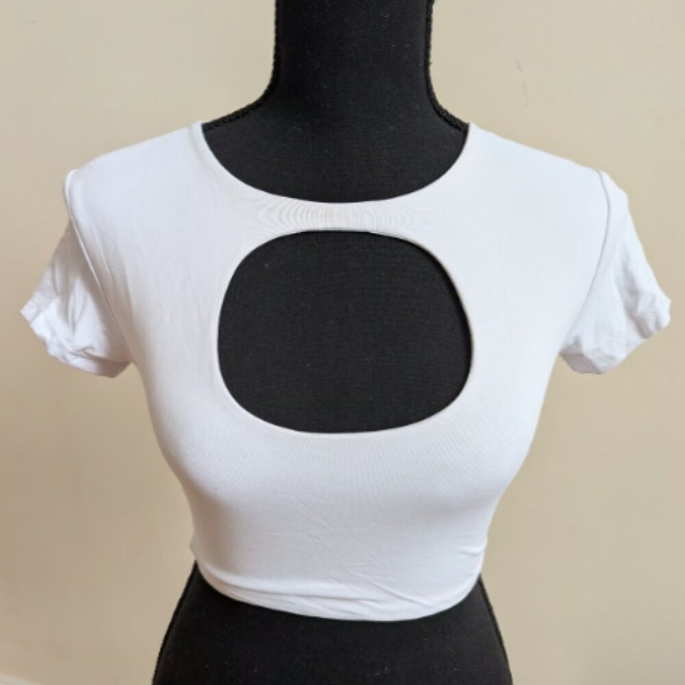 Zara Crop top with round neck and short sleeves. Front slit.